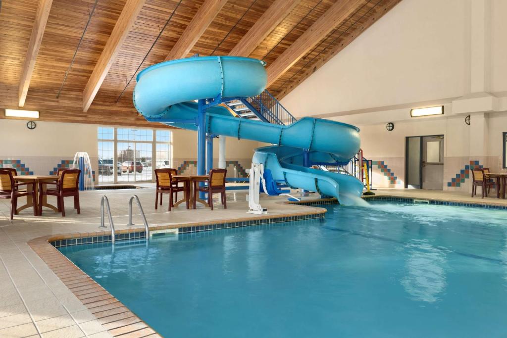 Country Inn & Suites by Radisson Duluth North MN - main image